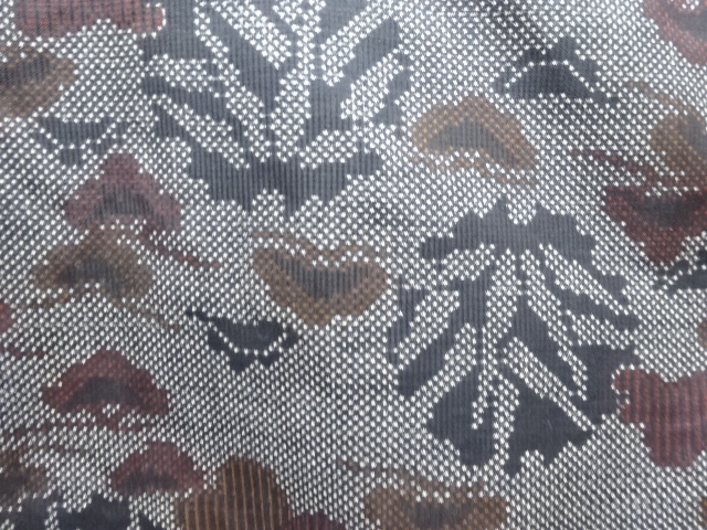  アンティーク　松模様織出し本場泥大島紬着物（5マルキ）